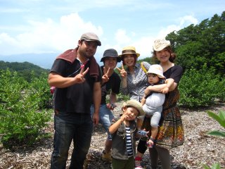 三重県・愛知県・三重県よりブルーベリー狩りに来て下さいました。