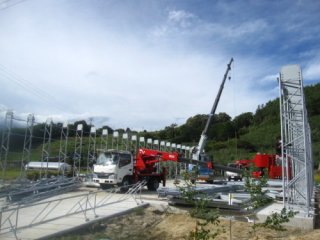 遂に、農業機械用テントハウスが組み立て開始！